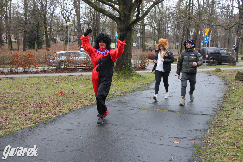 Dla WOŚP pobiegła Barbie, zakonnica i znana posłanka