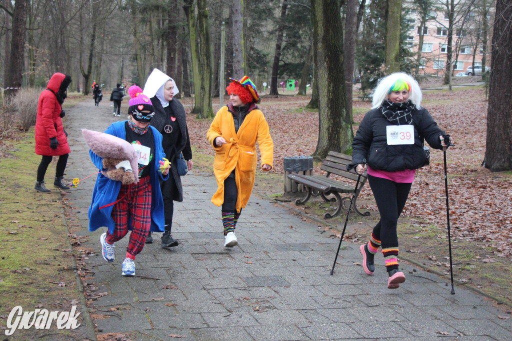 Dla WOŚP pobiegła Barbie, zakonnica i znana posłanka