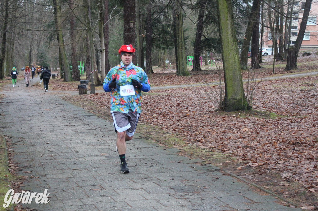 Dla WOŚP pobiegła Barbie, zakonnica i znana posłanka