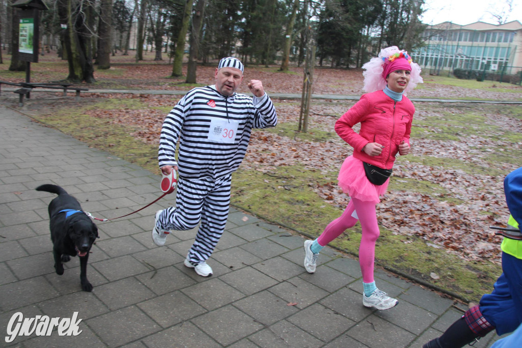 Dla WOŚP pobiegła Barbie, zakonnica i znana posłanka