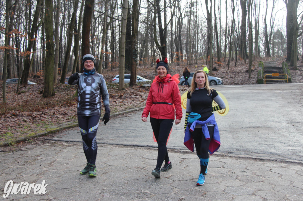 Dla WOŚP pobiegła Barbie, zakonnica i znana posłanka