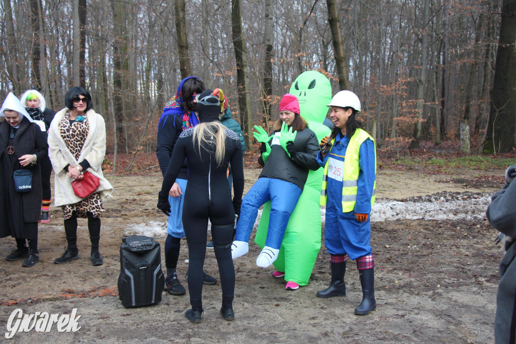 Dla WOŚP pobiegła Barbie, zakonnica i znana posłanka