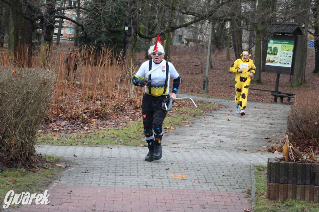 Dla WOŚP pobiegła Barbie, zakonnica i znana posłanka