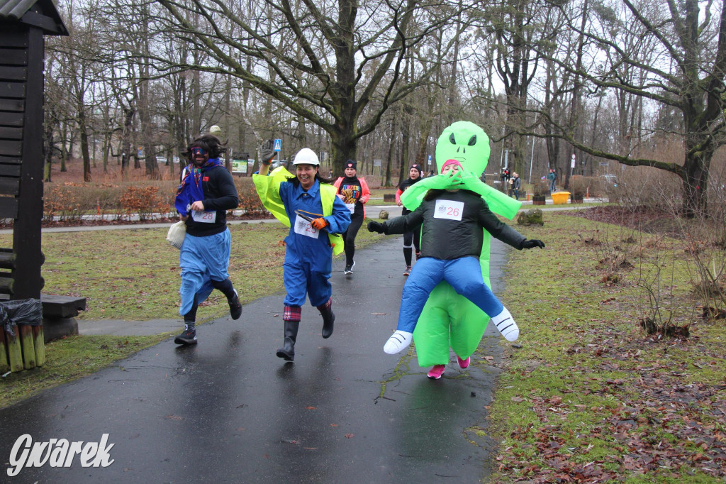 Dla WOŚP pobiegła Barbie, zakonnica i znana posłanka