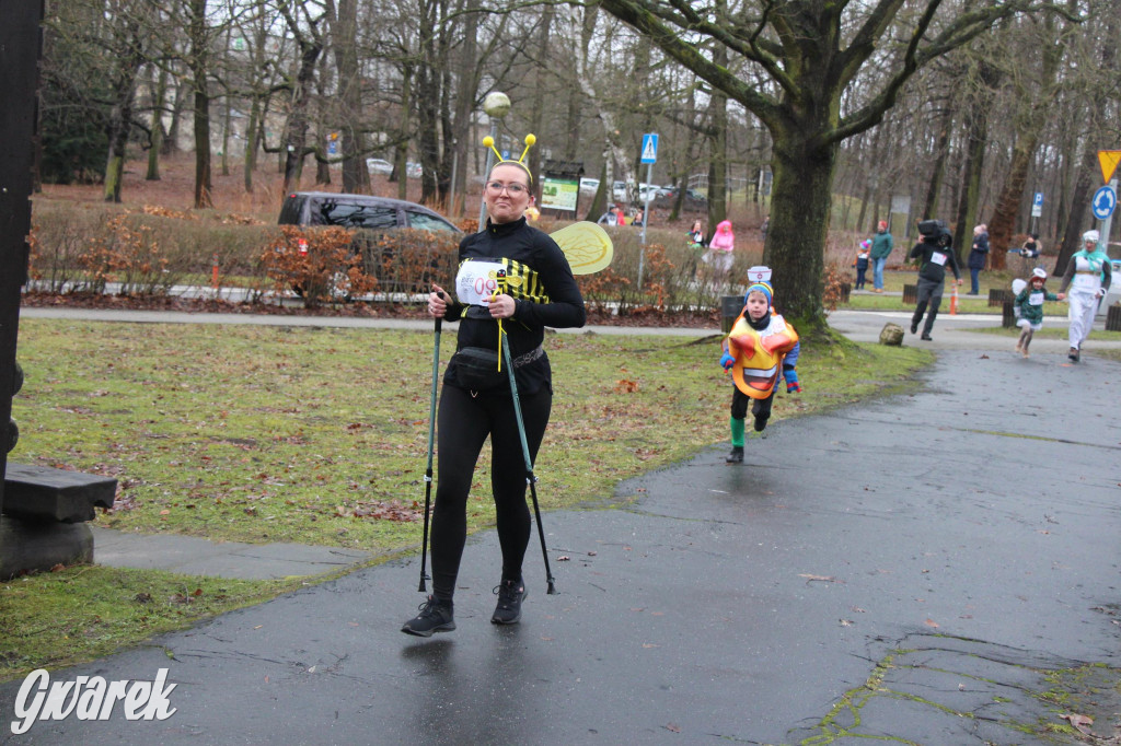 Dla WOŚP pobiegła Barbie, zakonnica i znana posłanka