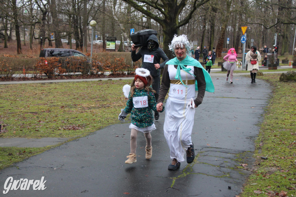 Dla WOŚP pobiegła Barbie, zakonnica i znana posłanka