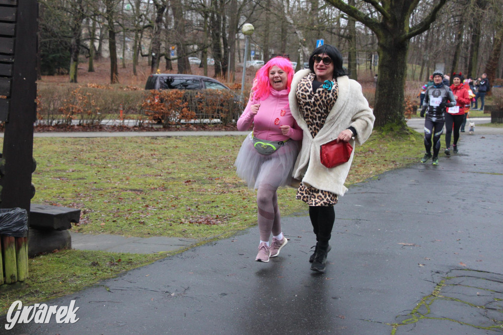 Dla WOŚP pobiegła Barbie, zakonnica i znana posłanka