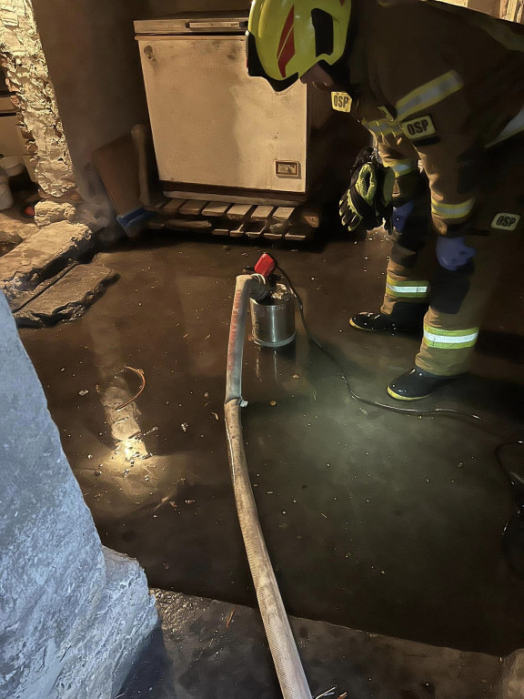 Zalane piwnice, posesje i garaż. Dużo interwencji strażaków