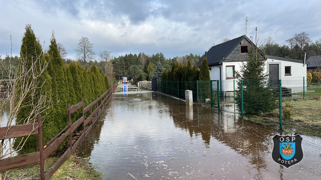 Zalane piwnice, posesje i garaż. Dużo interwencji strażaków