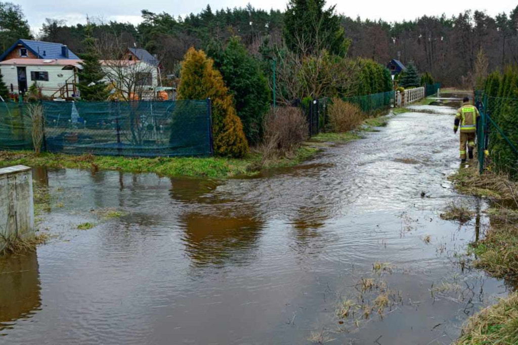 Ma dalej padać. Strażacy walczyli z wodą [GALERIA]