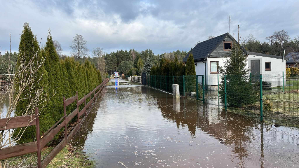 Ma dalej padać. Strażacy walczyli z wodą [GALERIA]