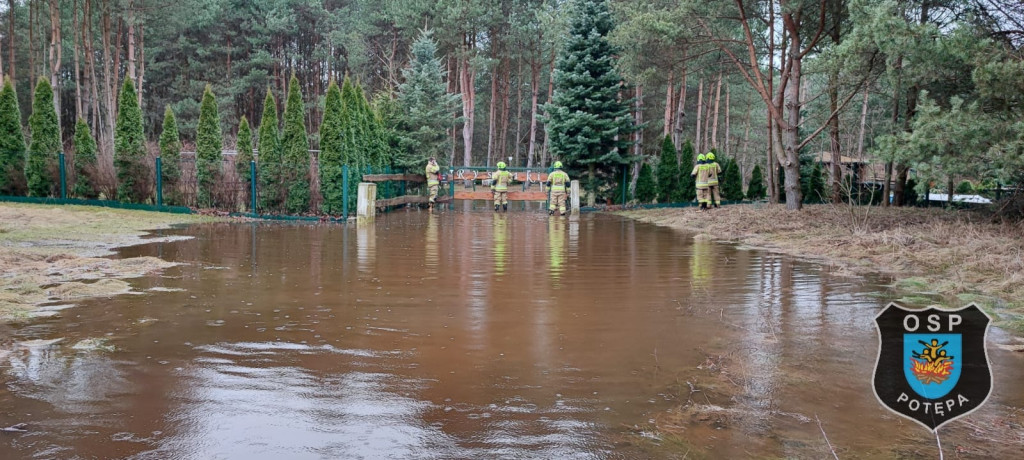 Ma dalej padać. Strażacy walczyli z wodą [GALERIA]