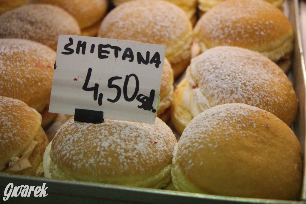 Tarnowskie Góry. Pączki z pistacją, są też z krupniokiem