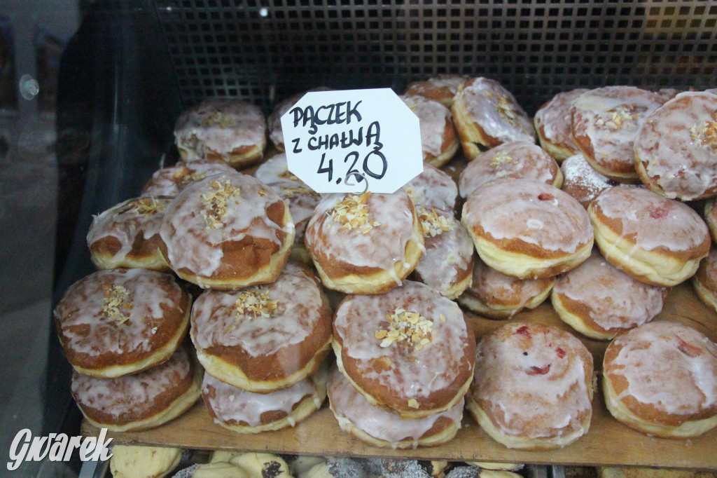 Tarnowskie Góry. Pączki z pistacją, są też z krupniokiem