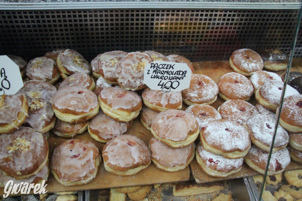 Tarnowskie Góry. Pączki z pistacją, są też z krupniokiem