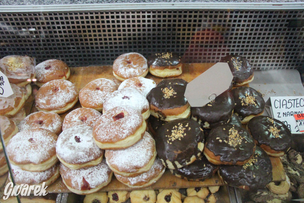 Tarnowskie Góry. Pączki z pistacją, są też z krupniokiem