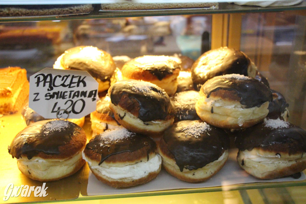 Tarnowskie Góry. Pączki z pistacją, są też z krupniokiem