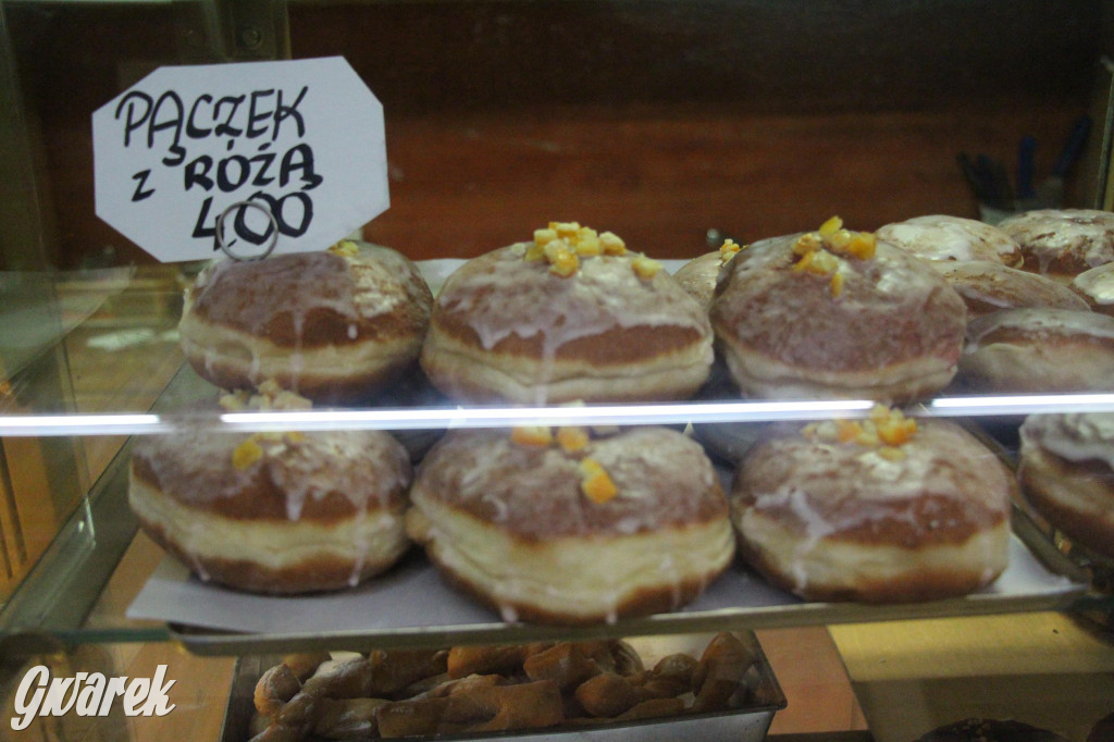 Tarnowskie Góry. Pączki z pistacją, są też z krupniokiem