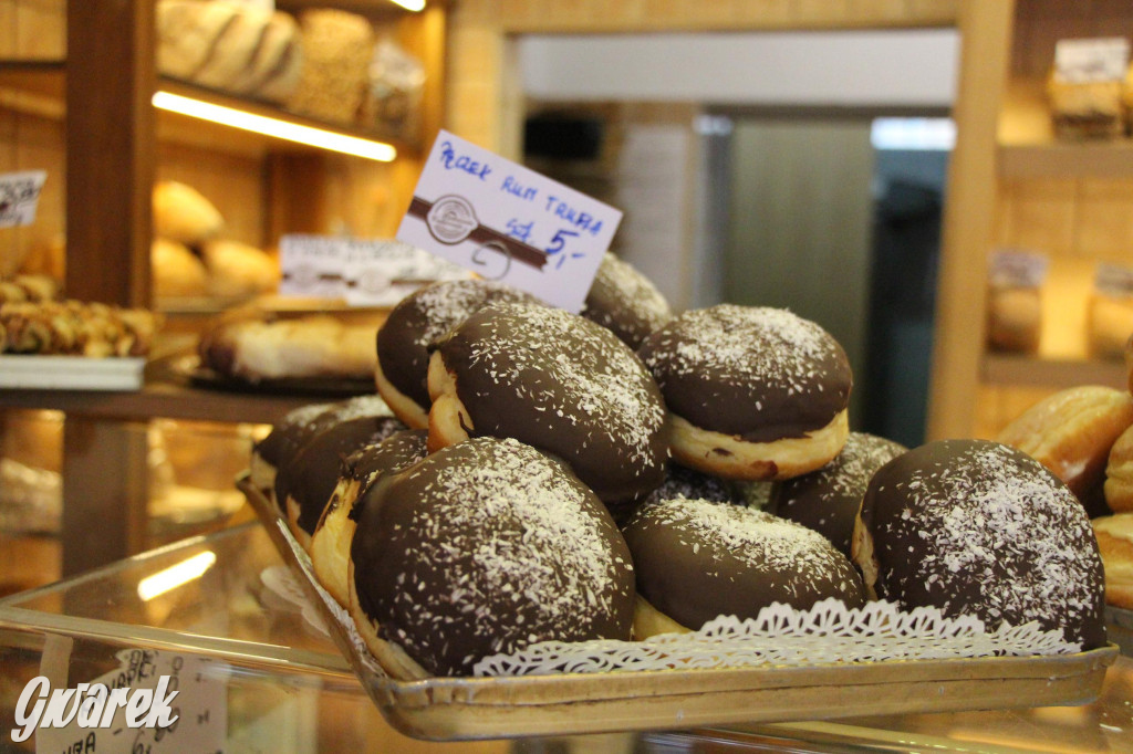 Tarnowskie Góry. Pączki z pistacją, są też z krupniokiem