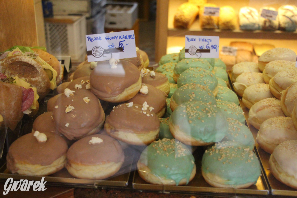 Tarnowskie Góry. Pączki z pistacją, są też z krupniokiem