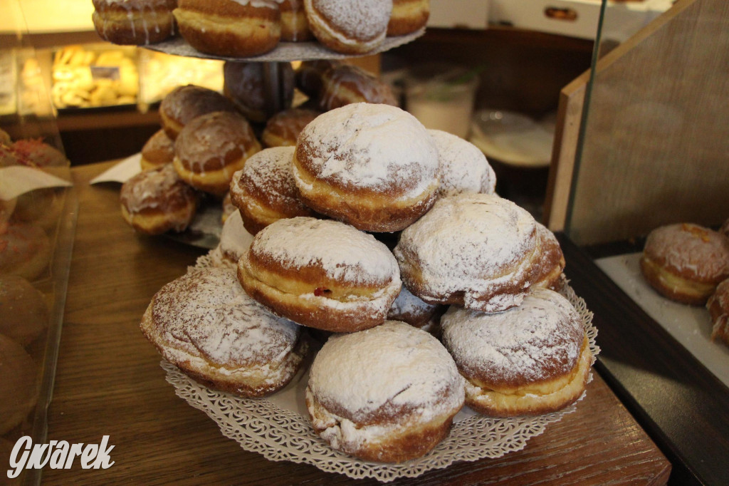 Tarnowskie Góry. Pączki z pistacją, są też z krupniokiem