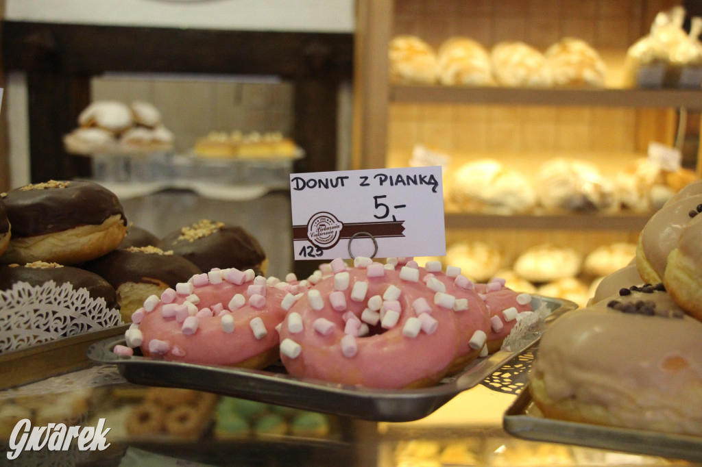 Tarnowskie Góry. Pączki z pistacją, są też z krupniokiem