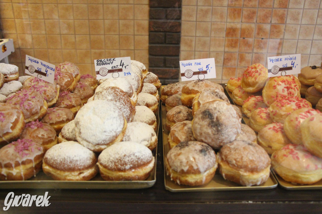 Tarnowskie Góry. Pączki z pistacją, są też z krupniokiem