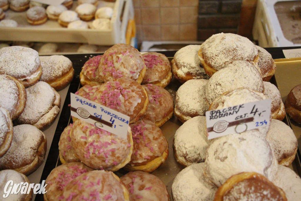 Tarnowskie Góry. Pączki z pistacją, są też z krupniokiem