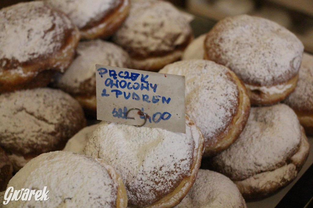 Tarnowskie Góry. Pączki z pistacją, są też z krupniokiem