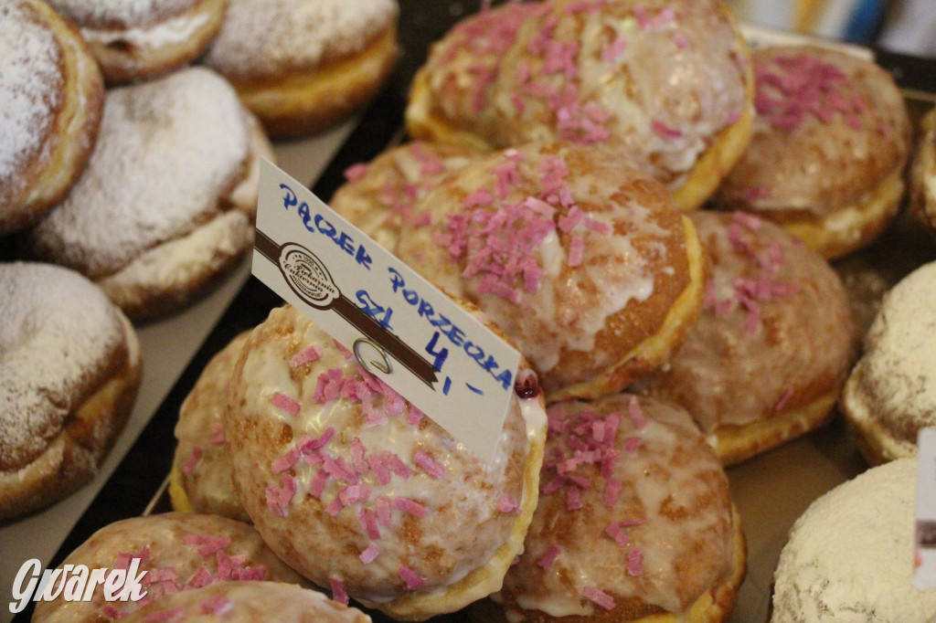 Tarnowskie Góry. Pączki z pistacją, są też z krupniokiem