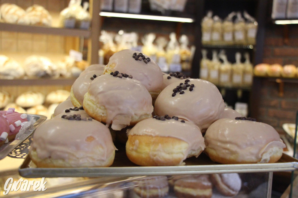 Tarnowskie Góry. Pączki z pistacją, są też z krupniokiem