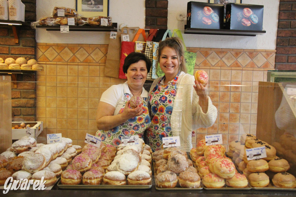 Tarnowskie Góry. Pączki z pistacją, są też z krupniokiem