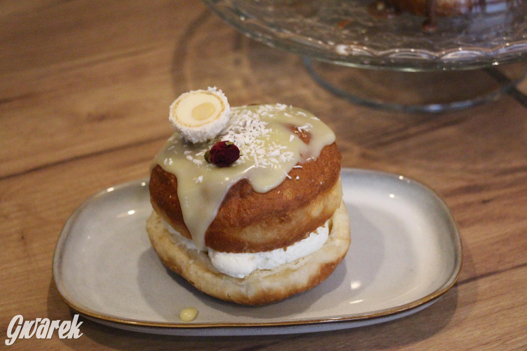 Tarnowskie Góry. Pączki z pistacją, są też z krupniokiem