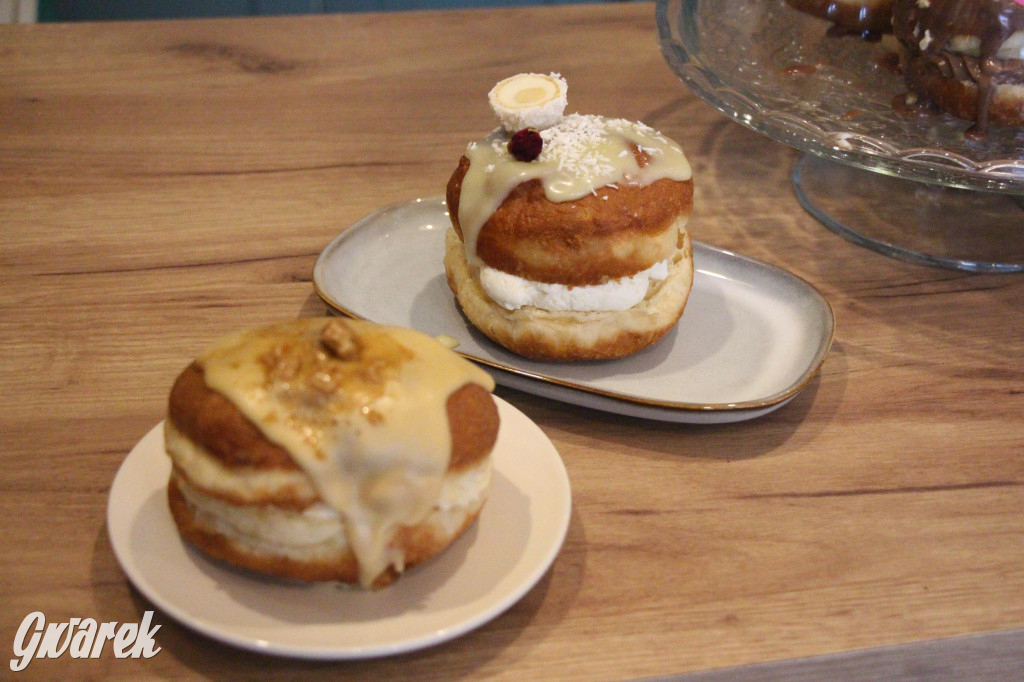 Tarnowskie Góry. Pączki z pistacją, są też z krupniokiem