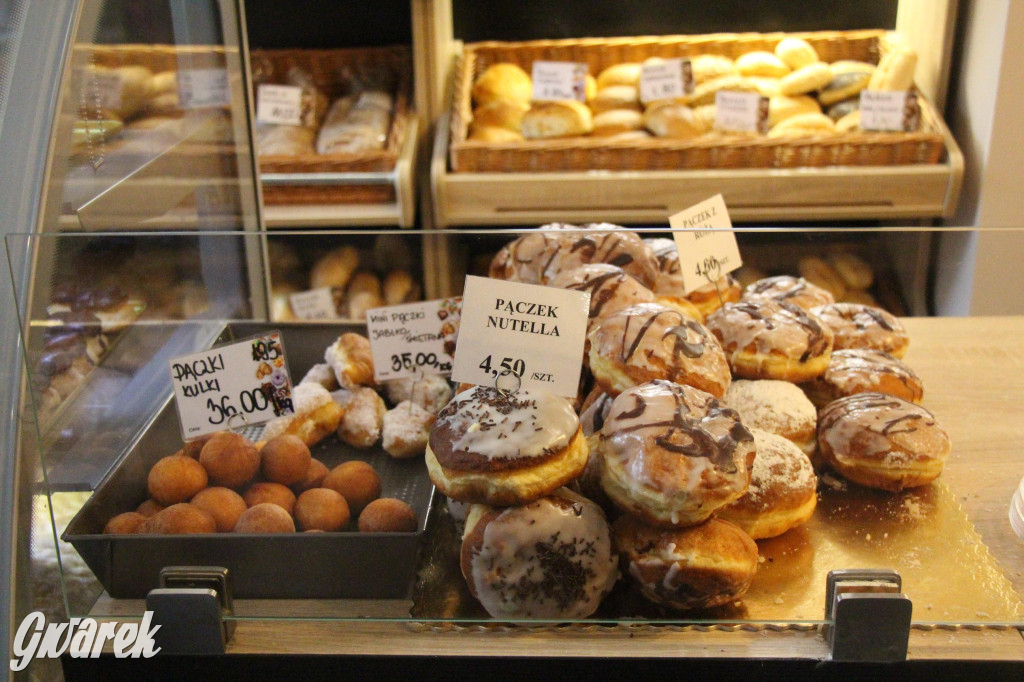 Tarnowskie Góry. Pączki z pistacją, są też z krupniokiem