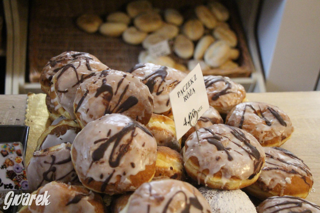 Tarnowskie Góry. Pączki z pistacją, są też z krupniokiem