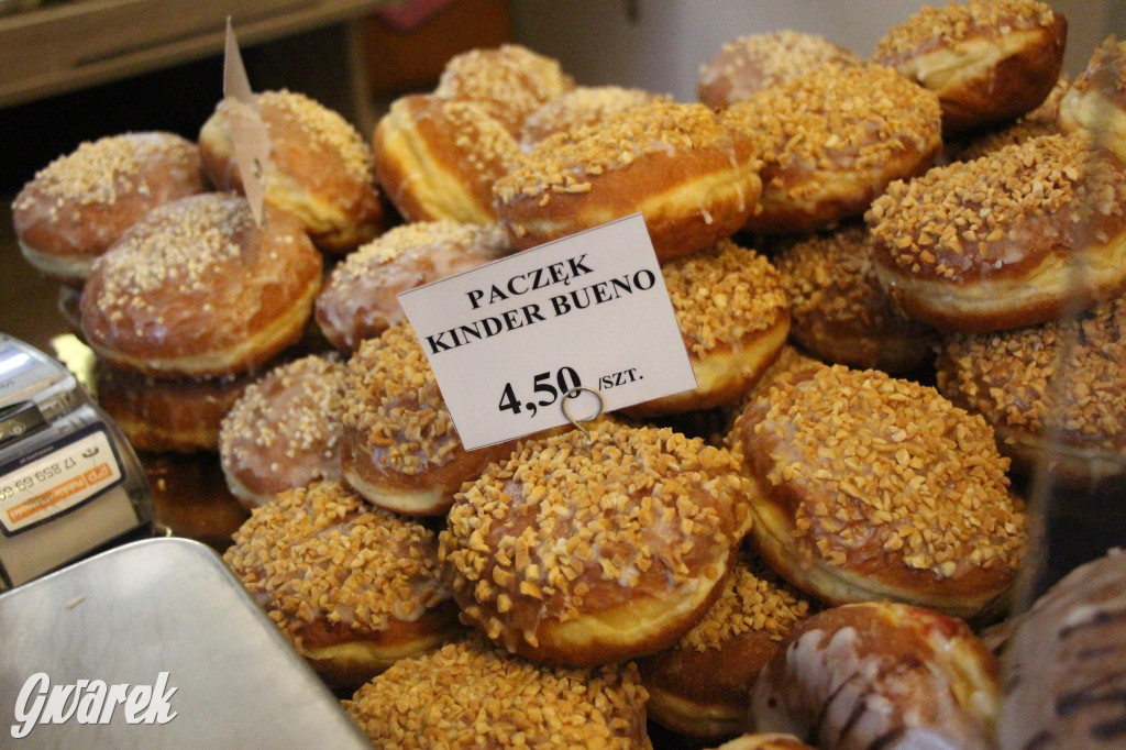 Tarnowskie Góry. Pączki z pistacją, są też z krupniokiem