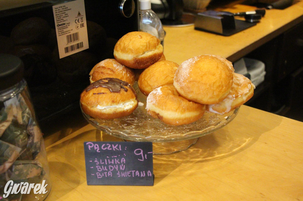 Tarnowskie Góry. Pączki z pistacją, są też z krupniokiem