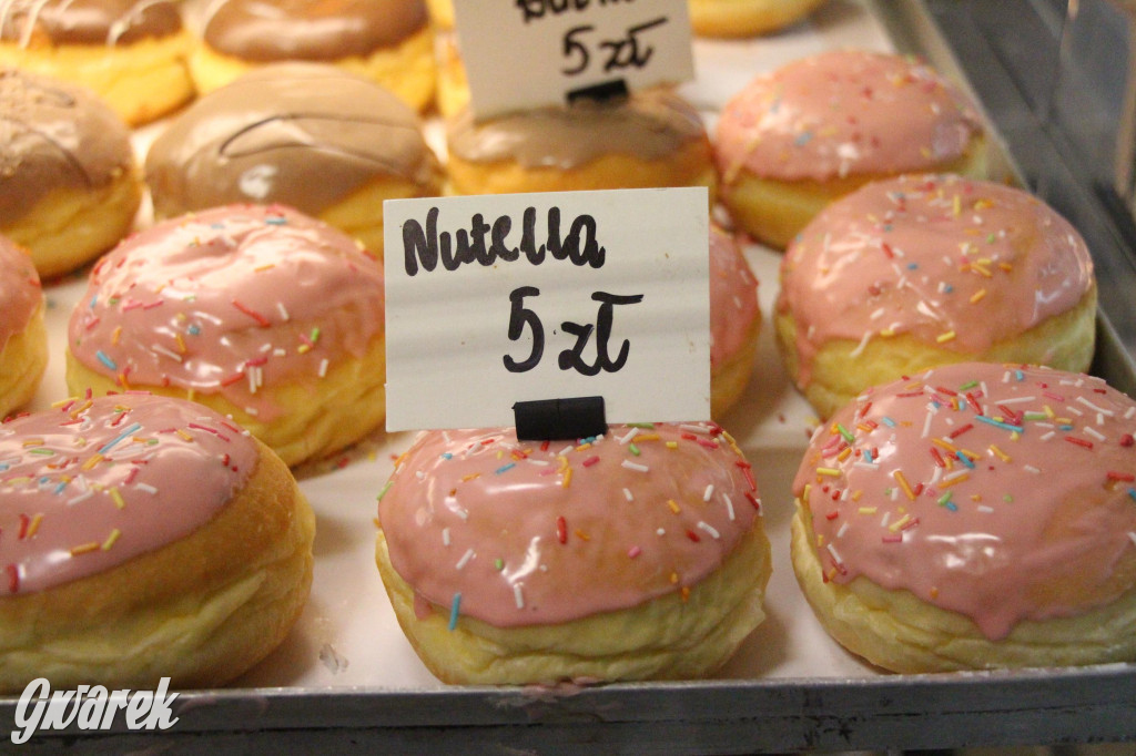 Tarnowskie Góry. Pączki z pistacją, są też z krupniokiem