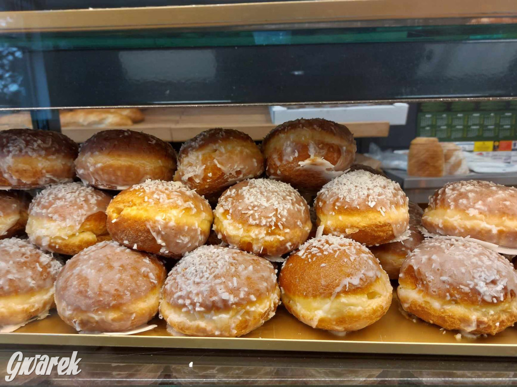 Tarnowskie Góry. Pączki z pistacją, są też z krupniokiem