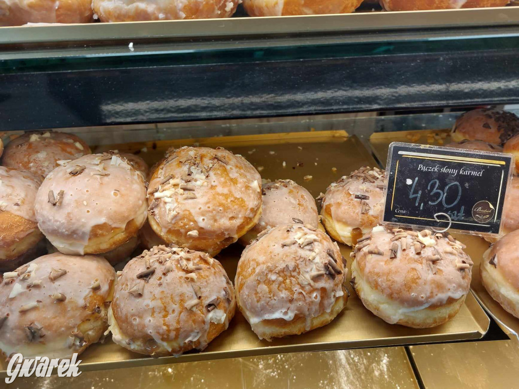 Tarnowskie Góry. Pączki z pistacją, są też z krupniokiem