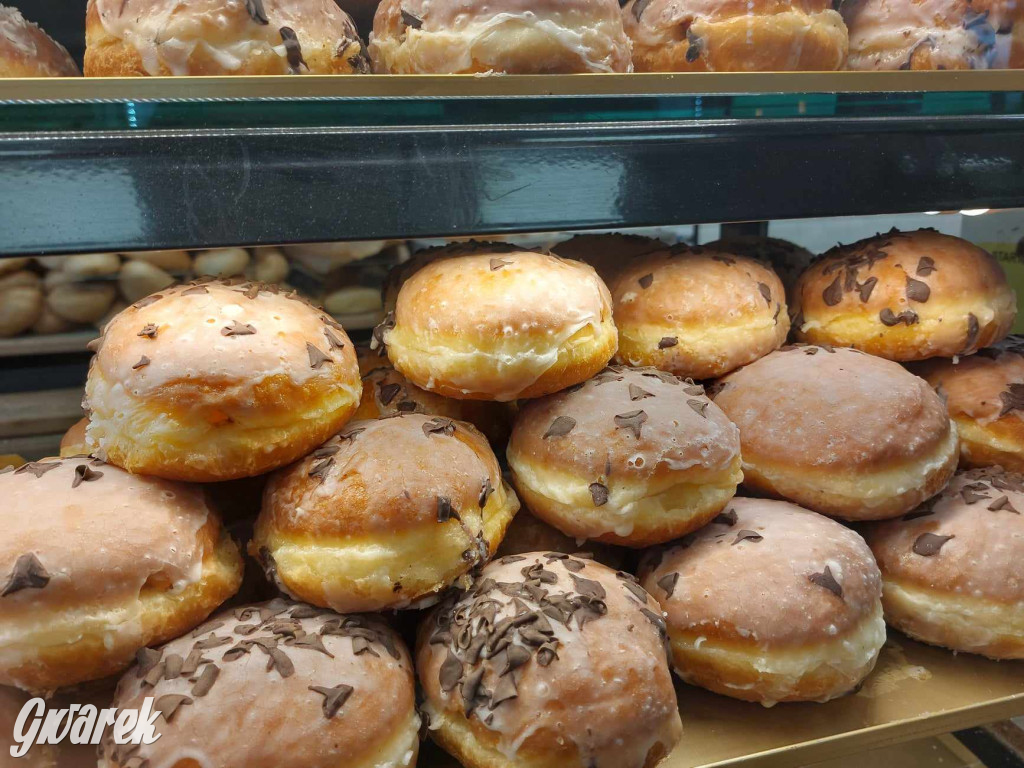 Tarnowskie Góry. Pączki z pistacją, są też z krupniokiem