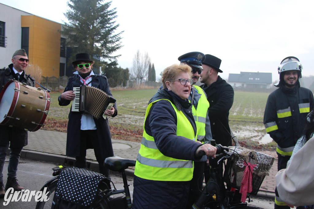 Bery w Miedarach. Zwyczaj kultywują od lat [GALERIA]