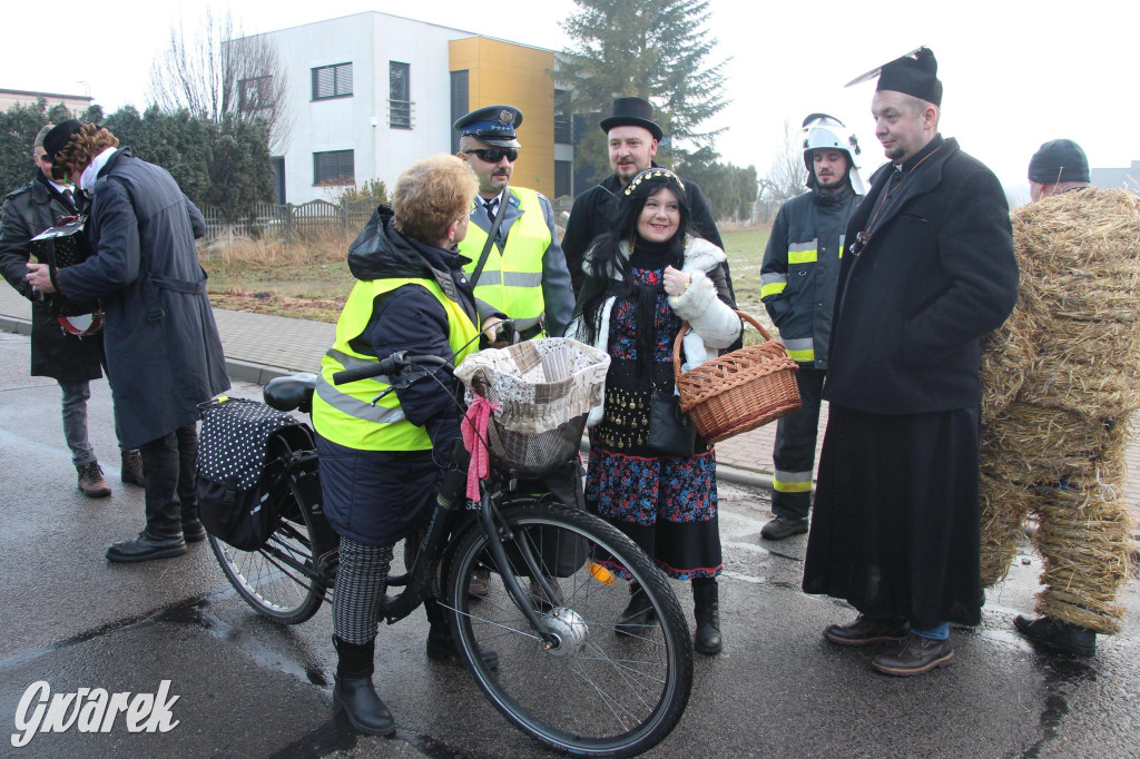 Bery w Miedarach. Zwyczaj kultywują od lat [GALERIA]