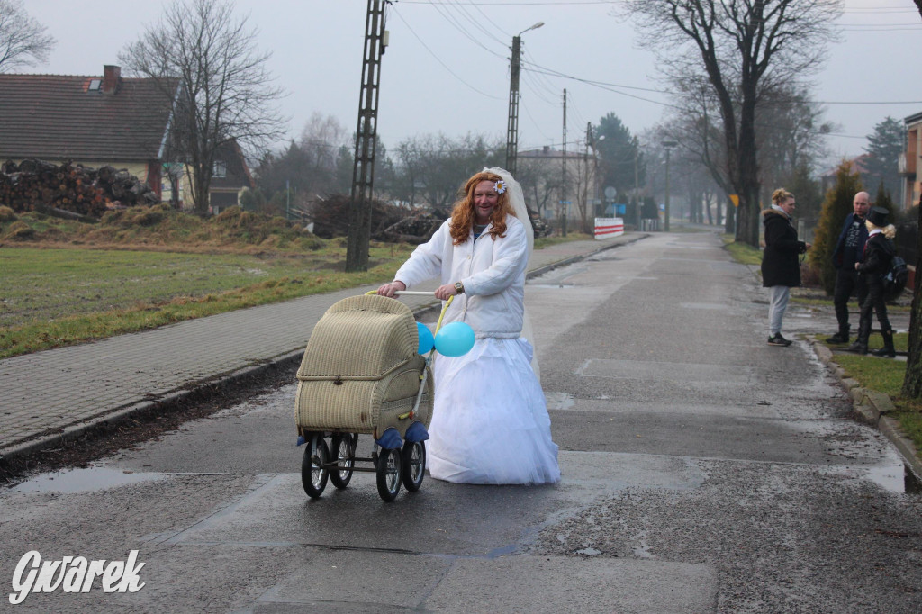 Bery w Miedarach. Zwyczaj kultywują od lat [GALERIA]