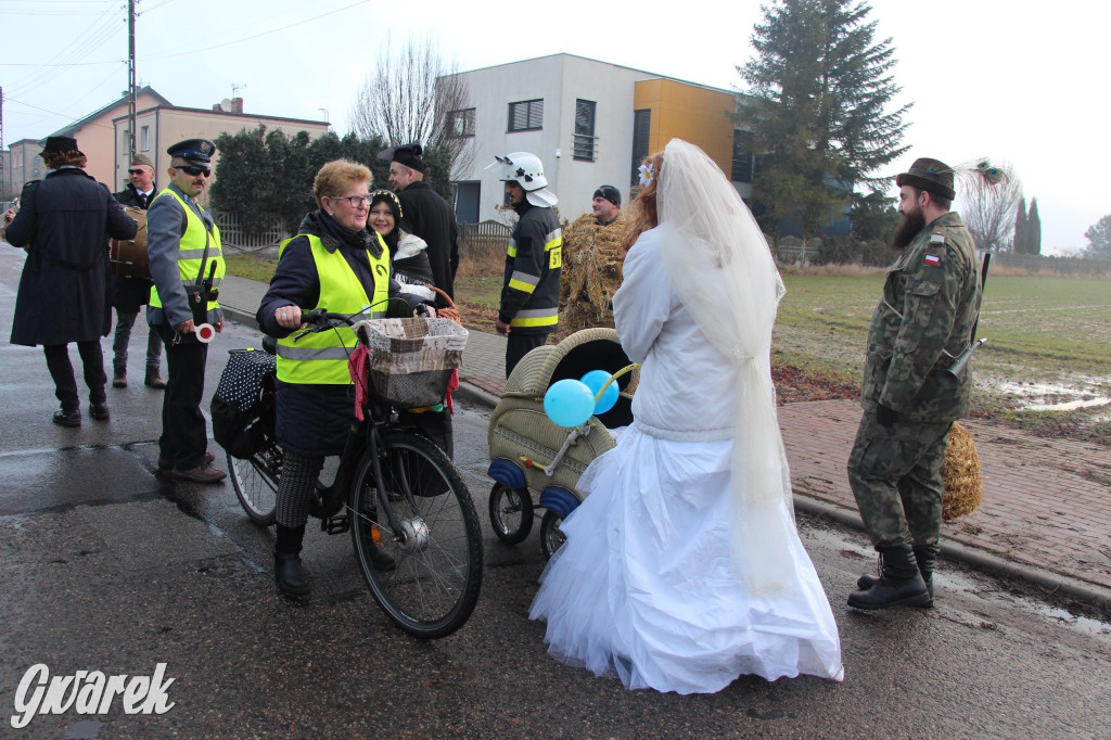 Bery w Miedarach. Zwyczaj kultywują od lat [GALERIA]
