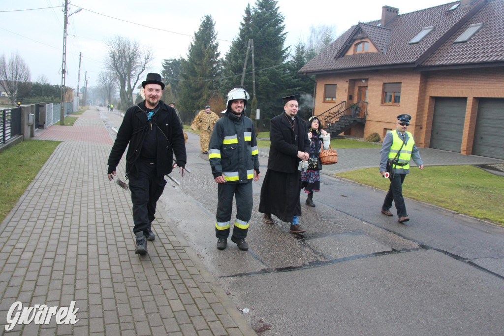 Bery w Miedarach. Zwyczaj kultywują od lat [GALERIA]