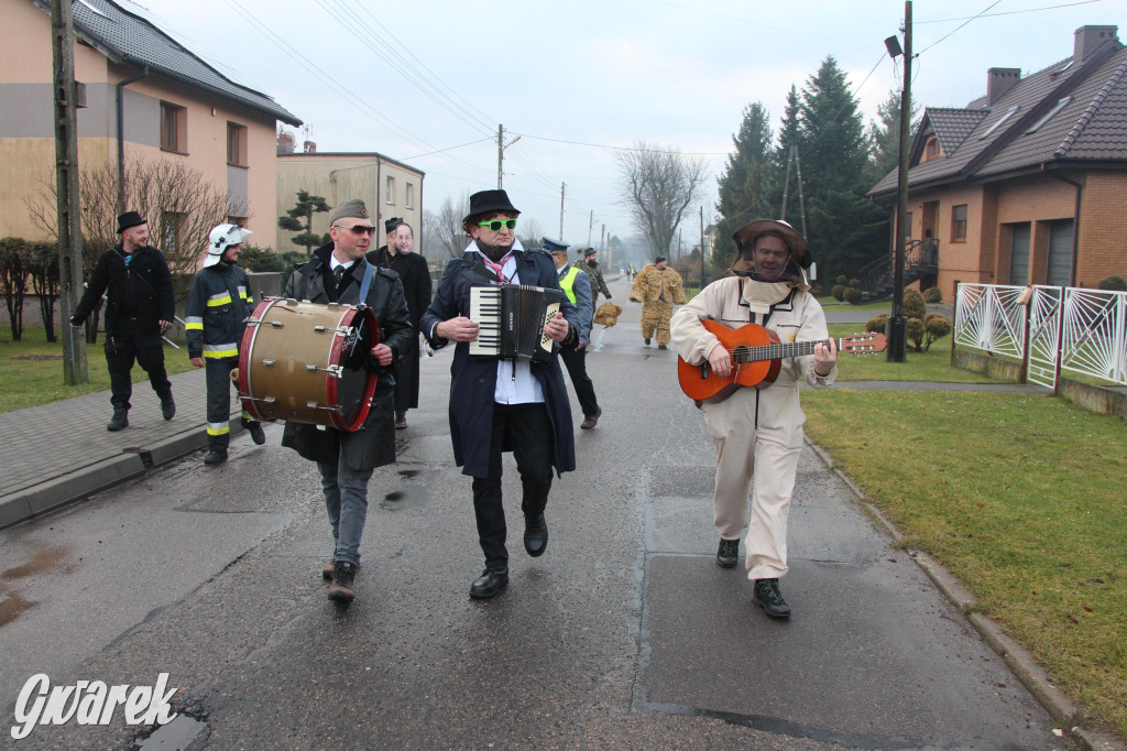 Bery w Miedarach. Zwyczaj kultywują od lat [GALERIA]