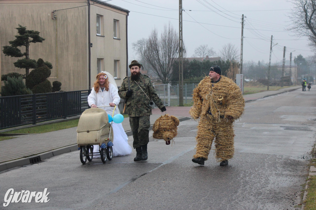 Bery w Miedarach. Zwyczaj kultywują od lat [GALERIA]