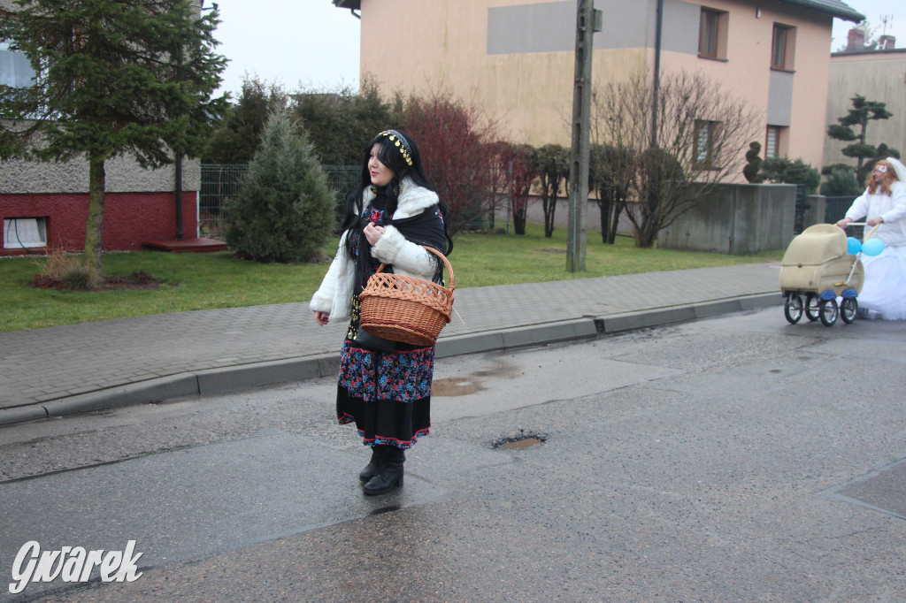 Bery w Miedarach. Zwyczaj kultywują od lat [GALERIA]